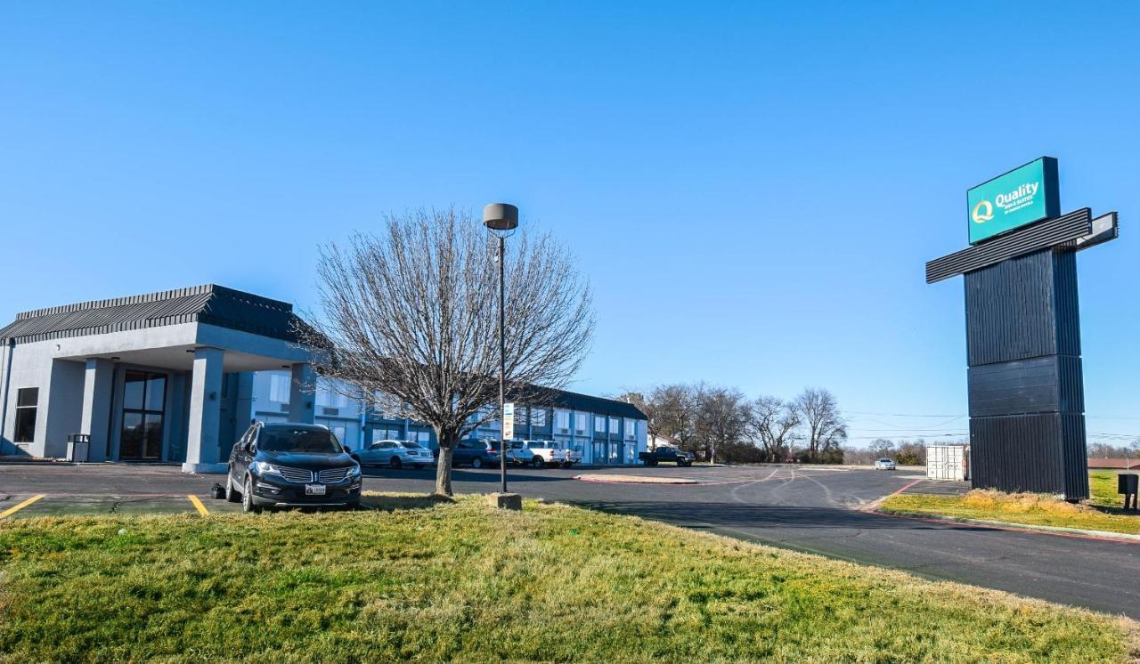 Quality Inn & Suites Sulphur Springs Bagian luar foto