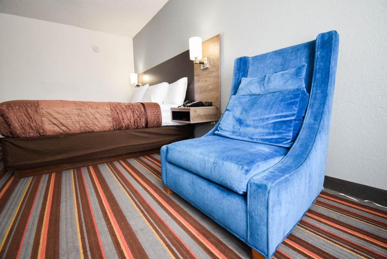 Quality Inn & Suites Sulphur Springs Bagian luar foto