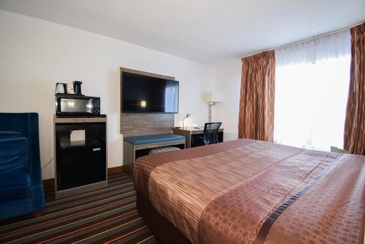Quality Inn & Suites Sulphur Springs Bagian luar foto