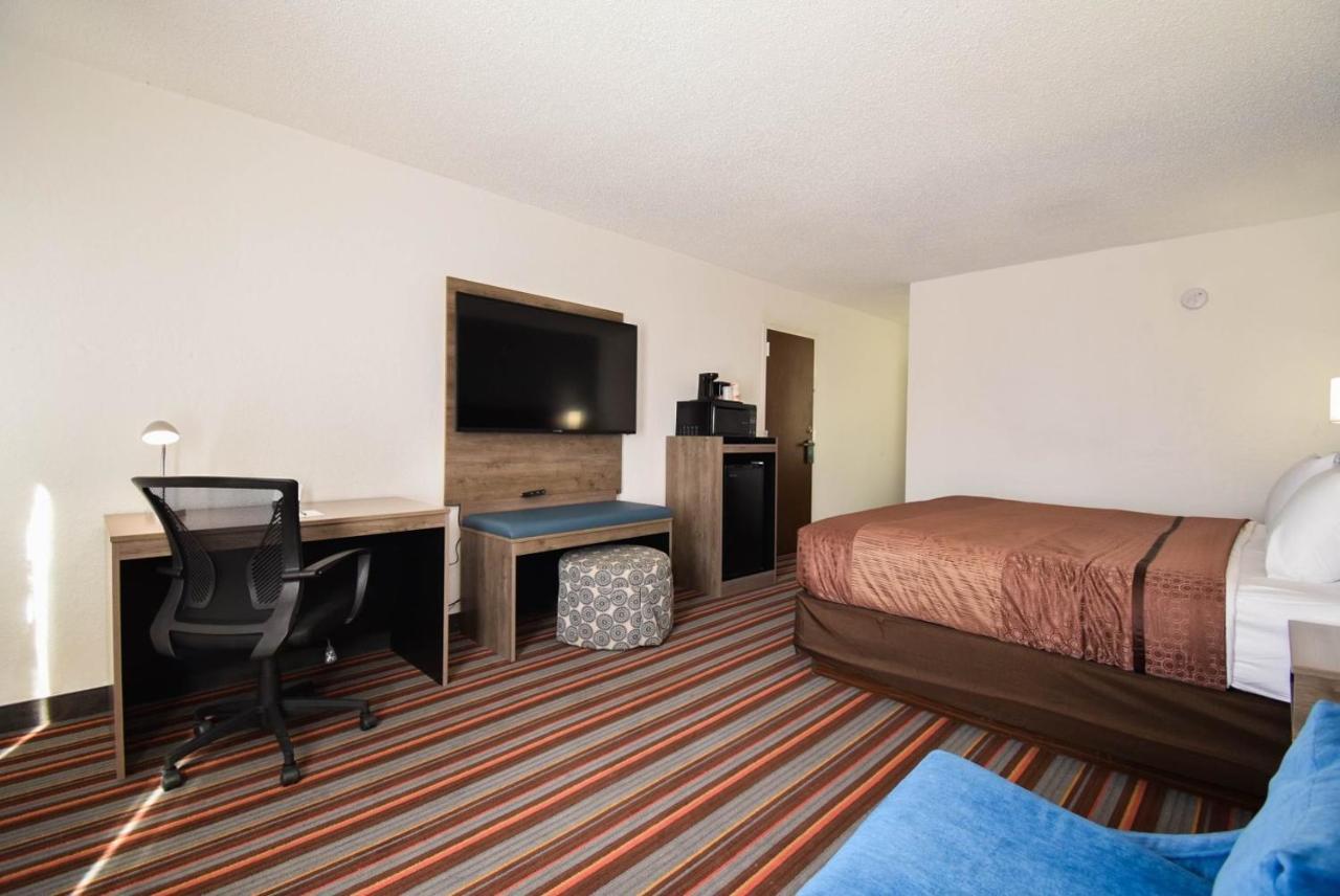 Quality Inn & Suites Sulphur Springs Bagian luar foto