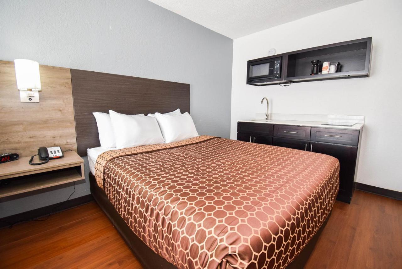 Quality Inn & Suites Sulphur Springs Bagian luar foto
