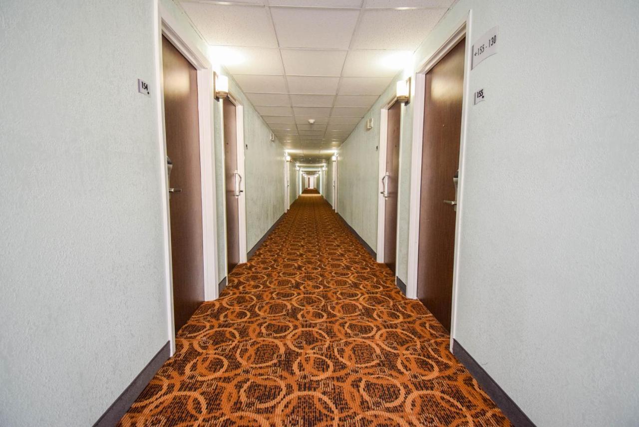 Quality Inn & Suites Sulphur Springs Bagian luar foto