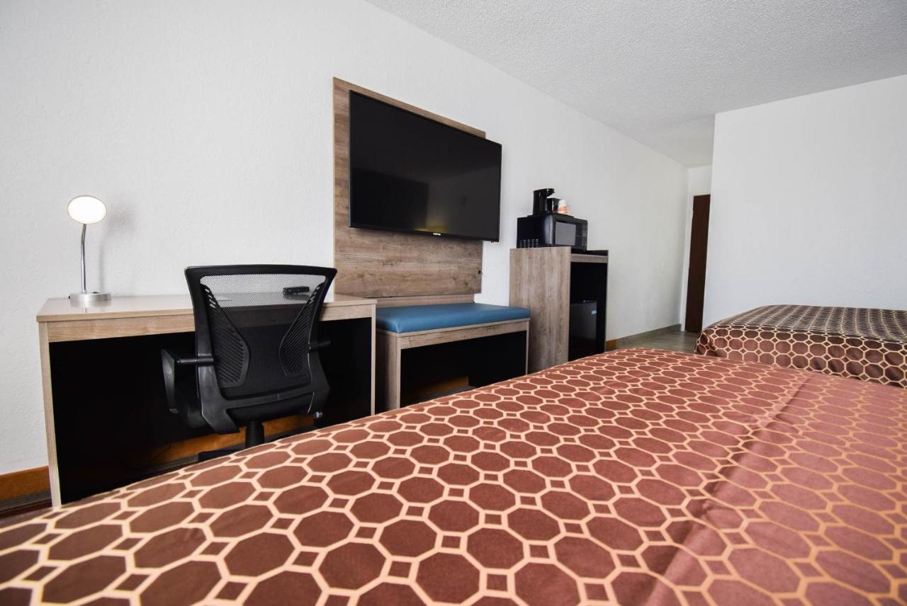 Quality Inn & Suites Sulphur Springs Bagian luar foto
