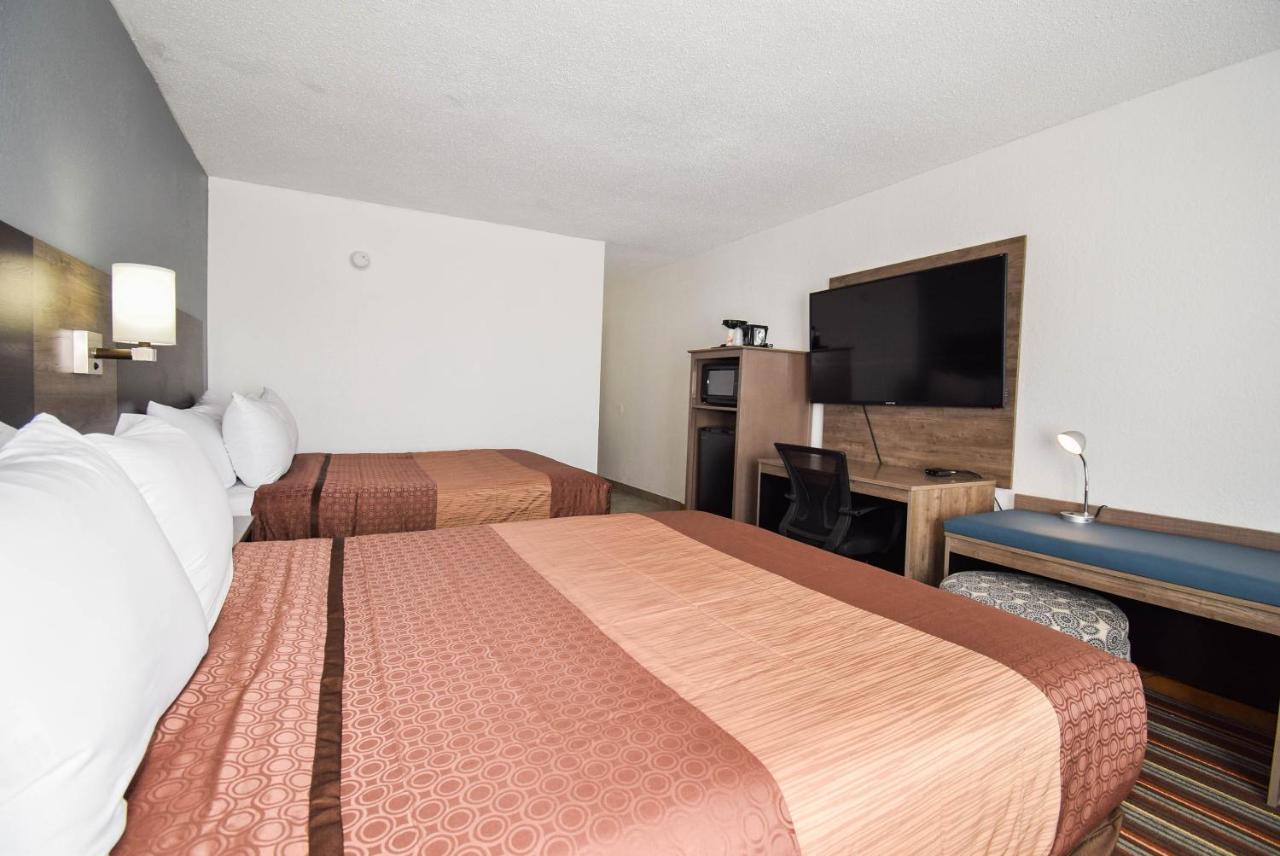 Quality Inn & Suites Sulphur Springs Bagian luar foto