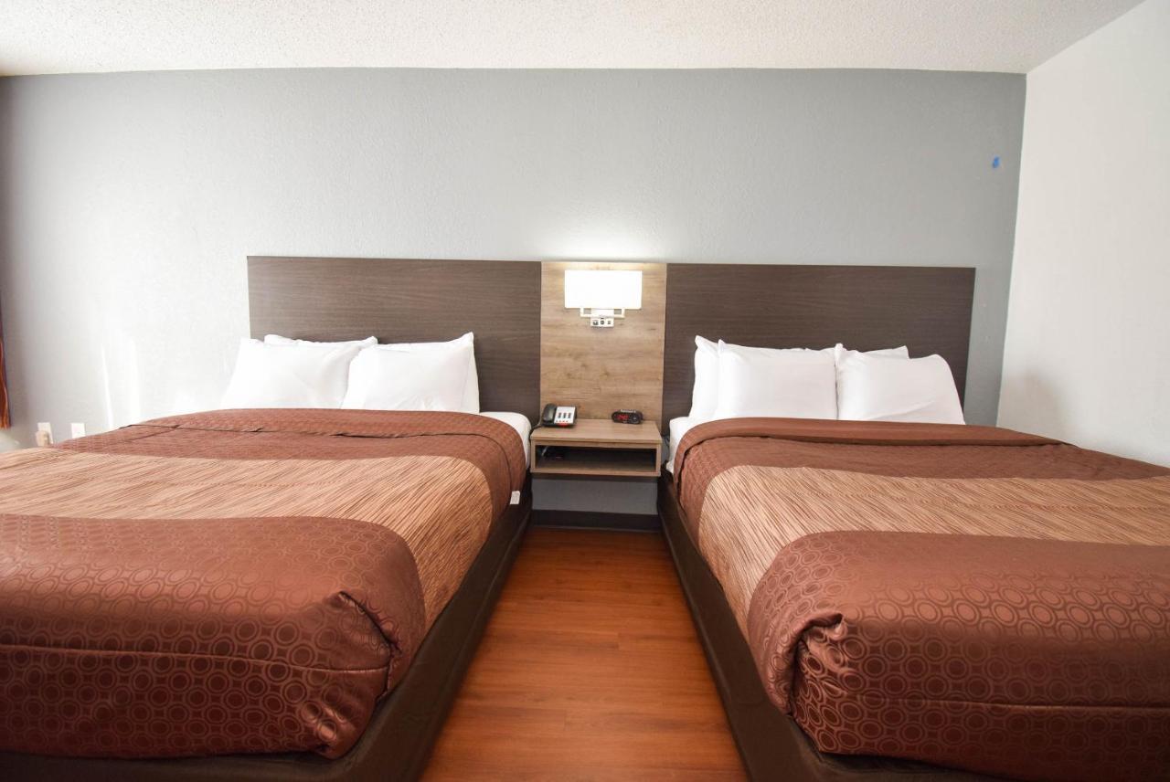 Quality Inn & Suites Sulphur Springs Bagian luar foto