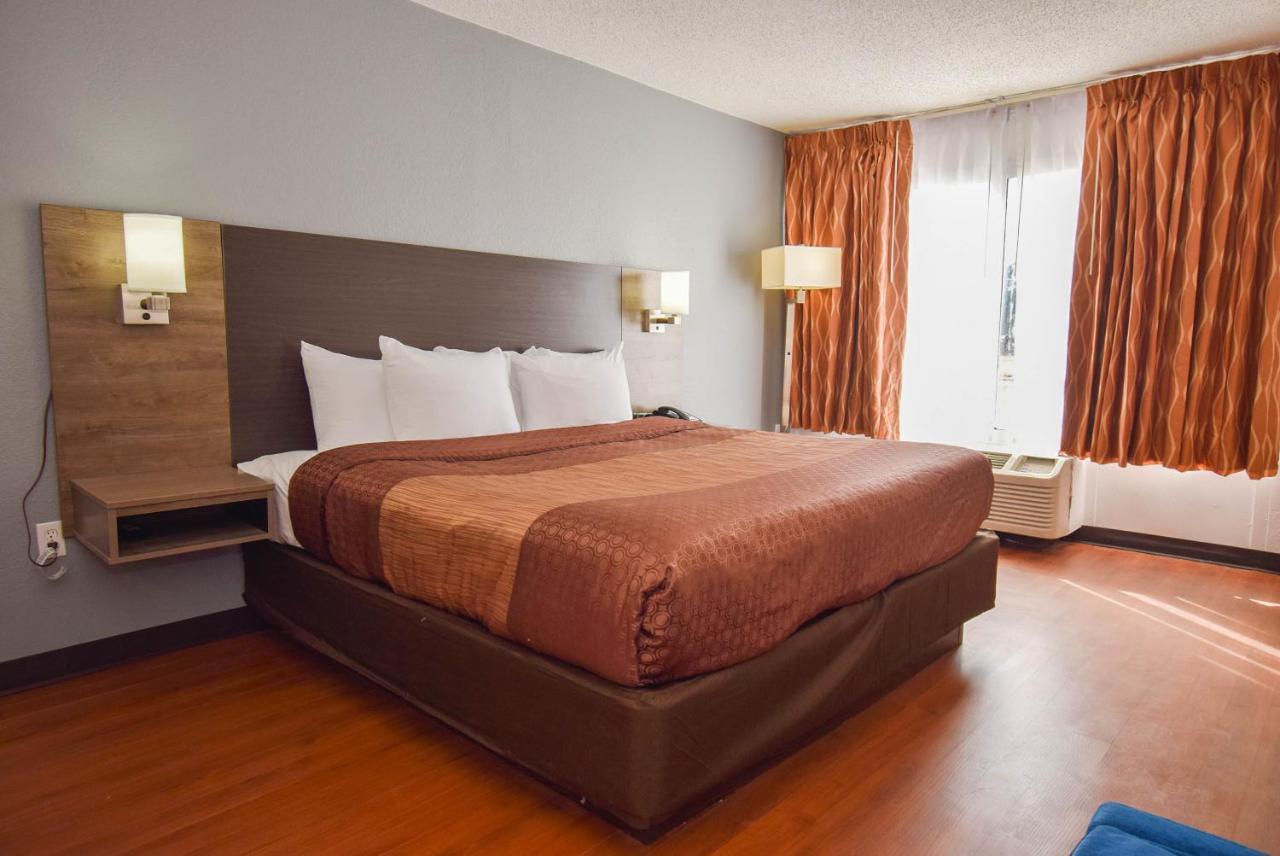 Quality Inn & Suites Sulphur Springs Bagian luar foto