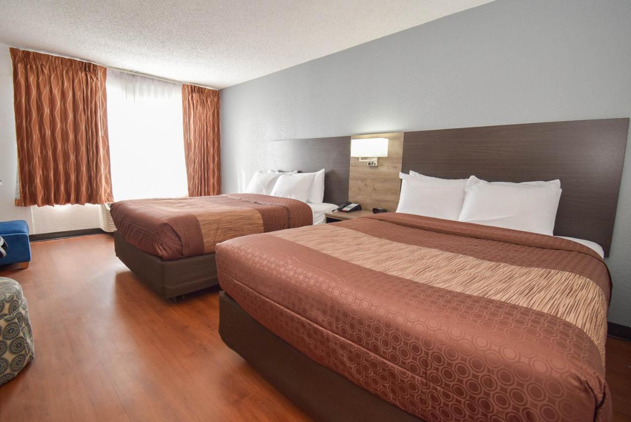 Quality Inn & Suites Sulphur Springs Bagian luar foto