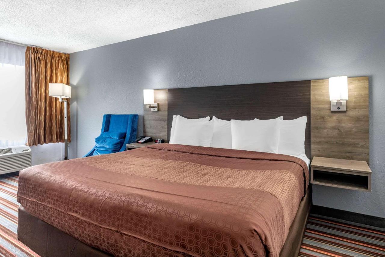 Quality Inn & Suites Sulphur Springs Bagian luar foto