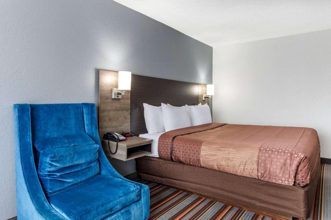 Quality Inn & Suites Sulphur Springs Bagian luar foto