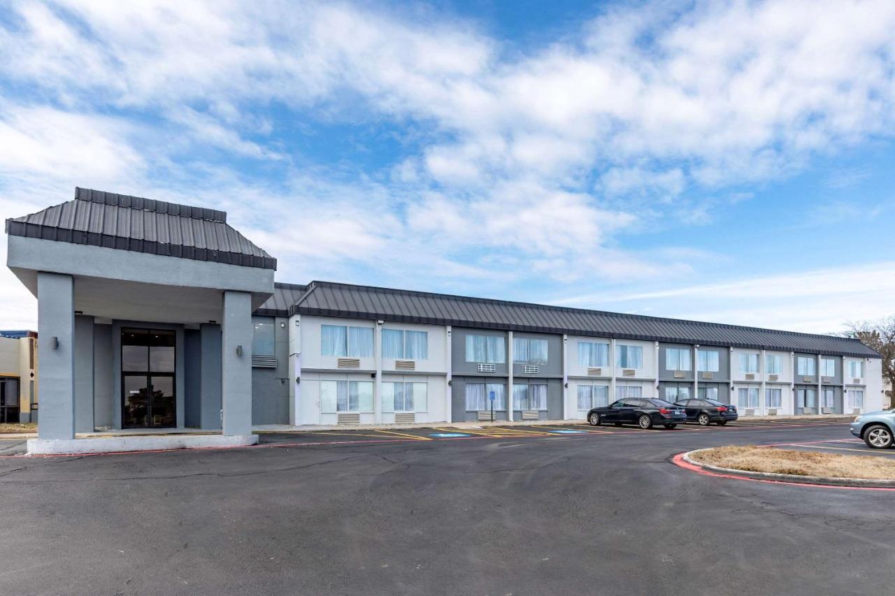 Quality Inn & Suites Sulphur Springs Bagian luar foto