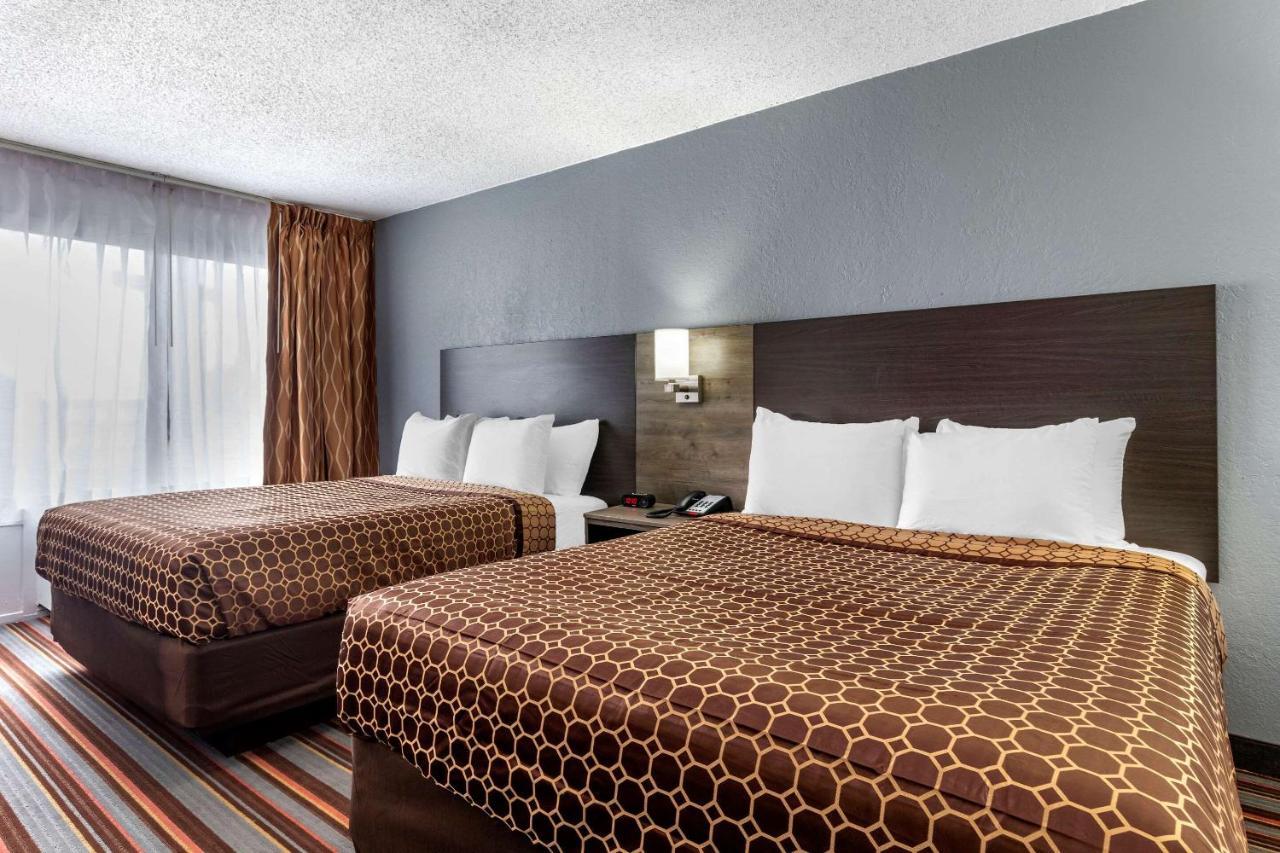 Quality Inn & Suites Sulphur Springs Bagian luar foto