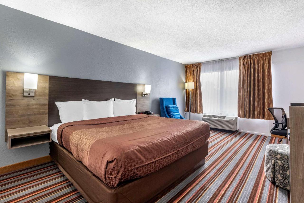 Quality Inn & Suites Sulphur Springs Bagian luar foto