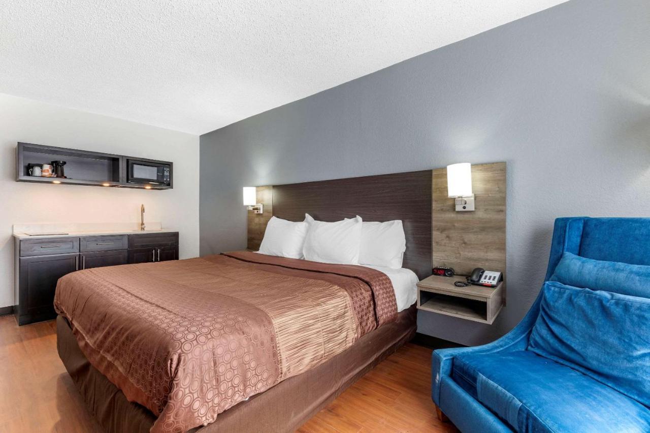 Quality Inn & Suites Sulphur Springs Bagian luar foto
