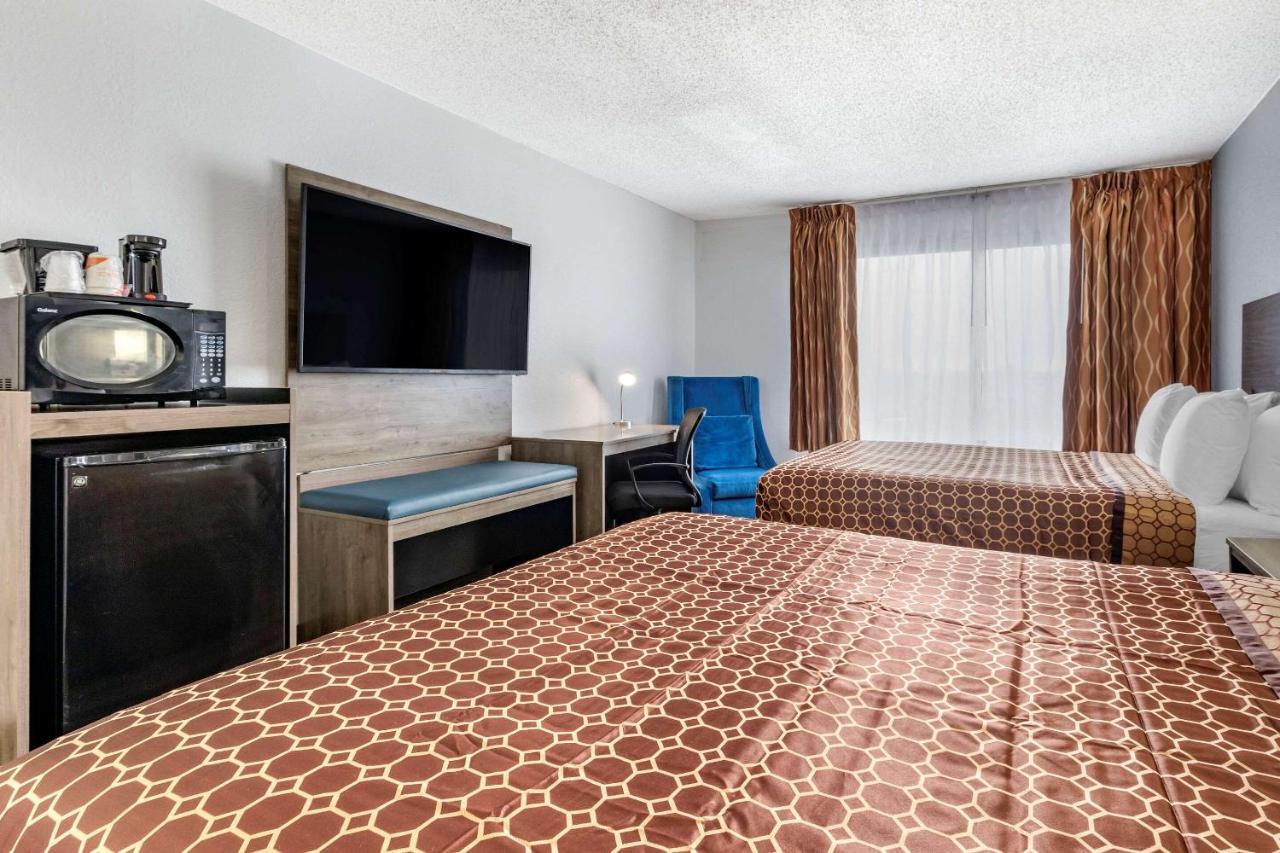 Quality Inn & Suites Sulphur Springs Bagian luar foto