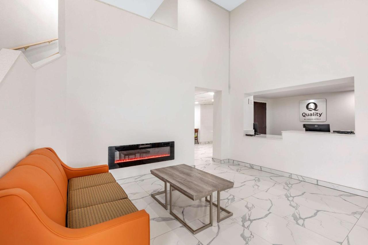 Quality Inn & Suites Sulphur Springs Bagian luar foto