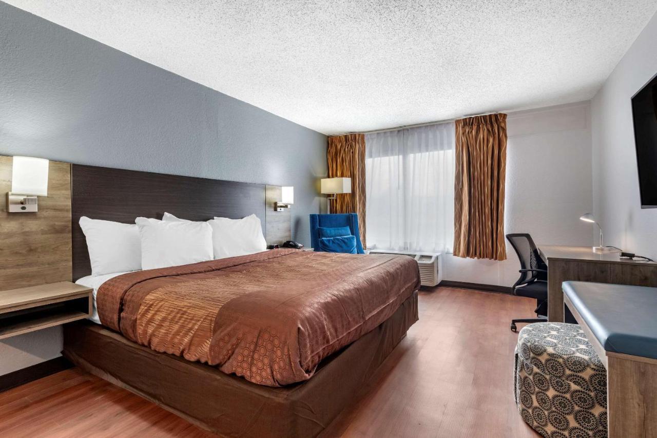 Quality Inn & Suites Sulphur Springs Bagian luar foto