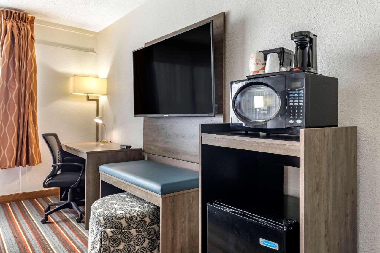Quality Inn & Suites Sulphur Springs Bagian luar foto