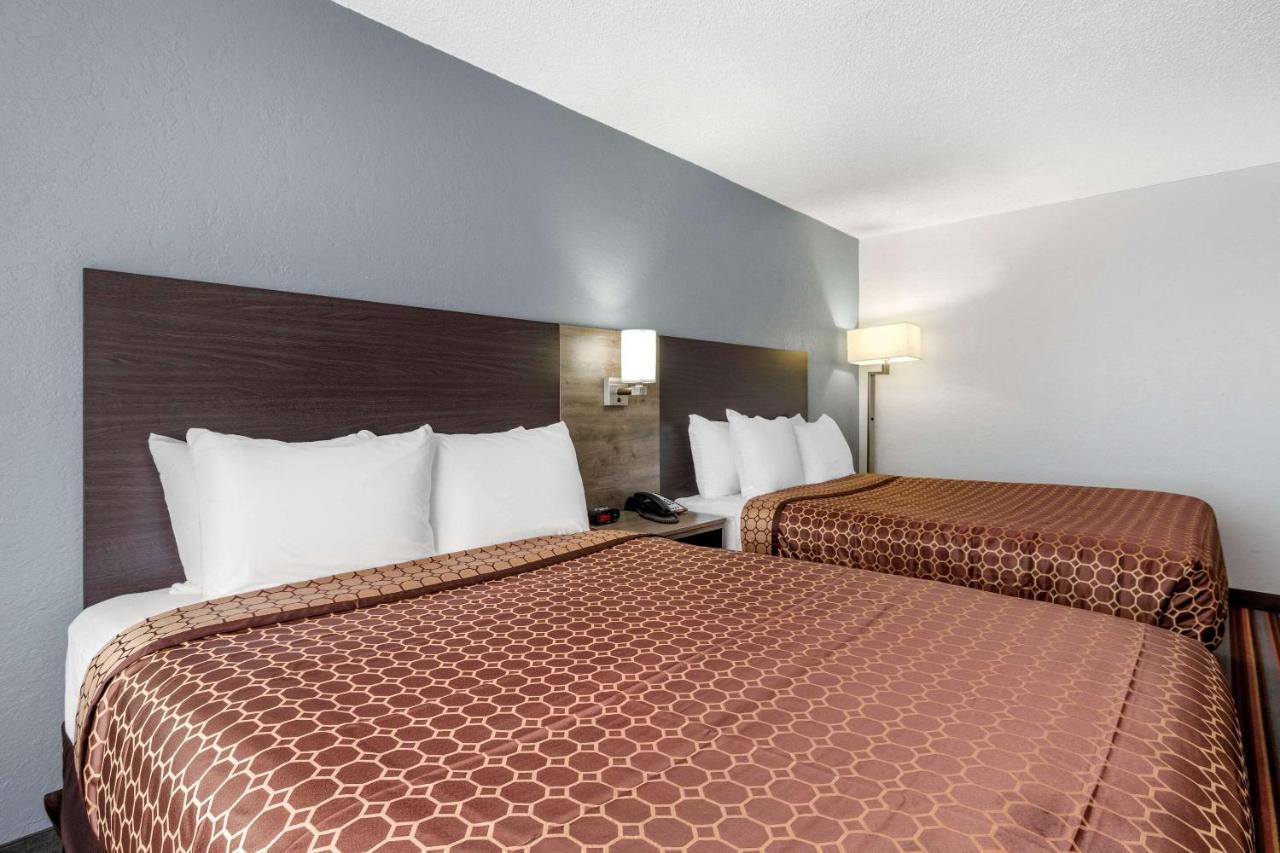 Quality Inn & Suites Sulphur Springs Bagian luar foto