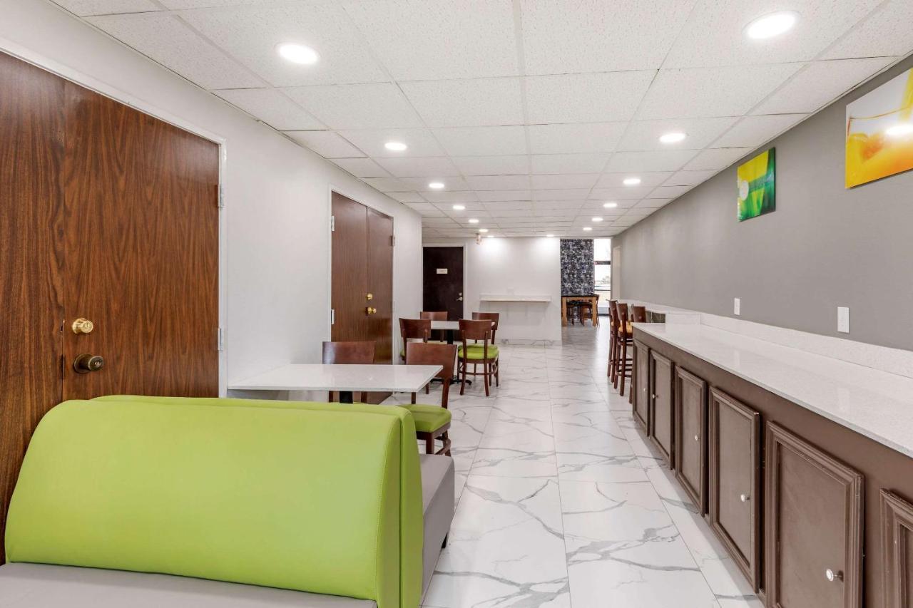 Quality Inn & Suites Sulphur Springs Bagian luar foto