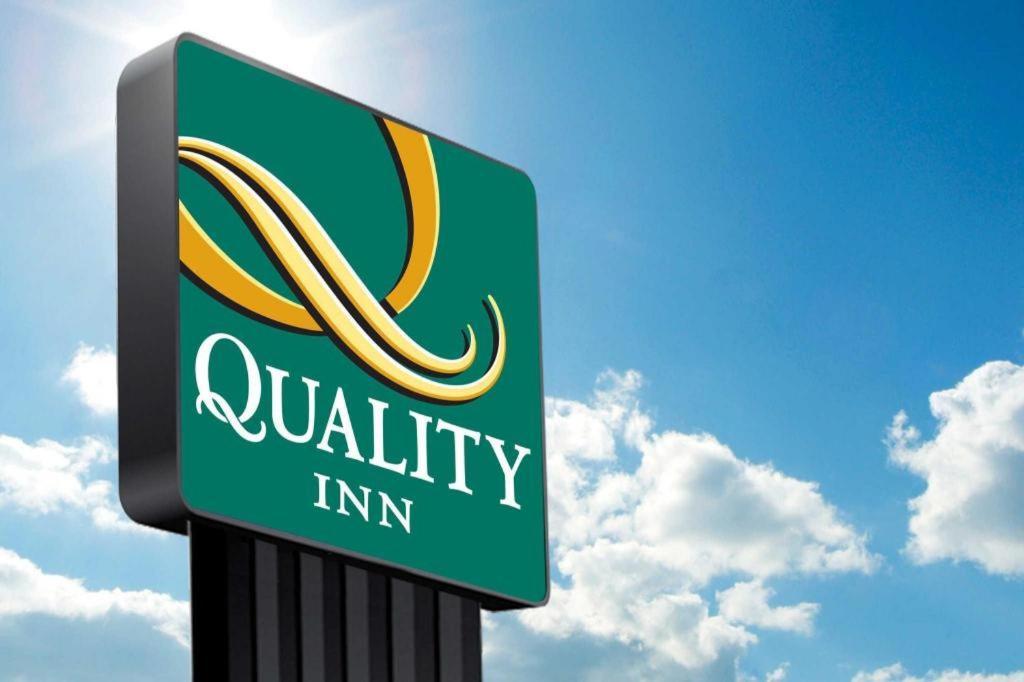 Quality Inn & Suites Sulphur Springs Bagian luar foto